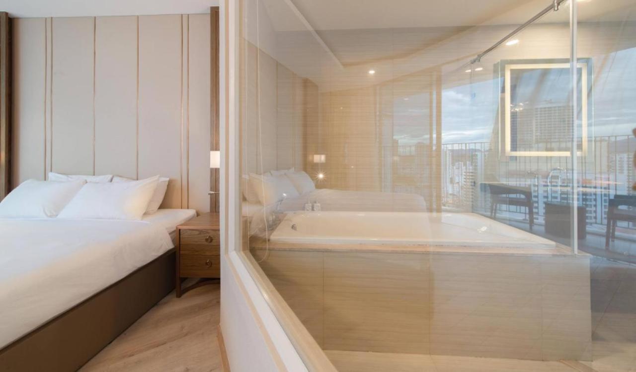 Panorama Sky Blue Nha Trang Aparthotel Екстериор снимка